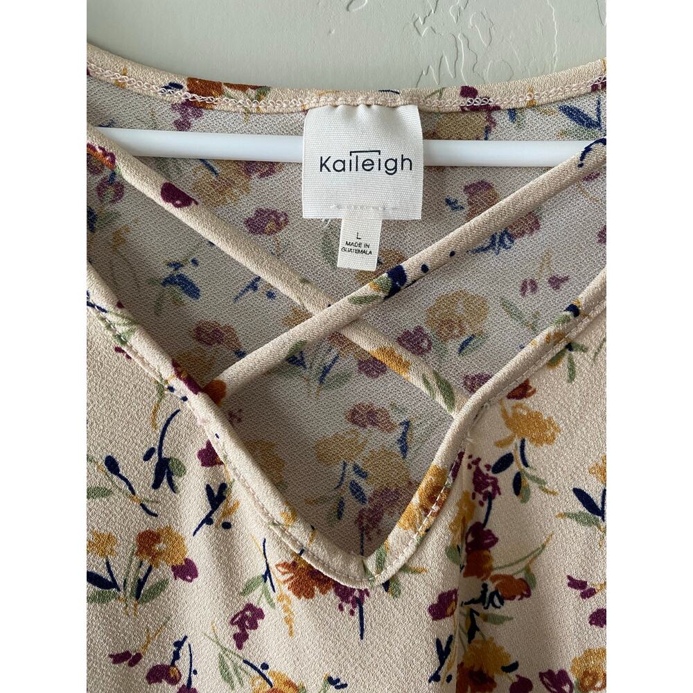 Kaileigh Neutral Colored Floral Print Short Sleeved Blouse- Size Large - Picture 2 of 5